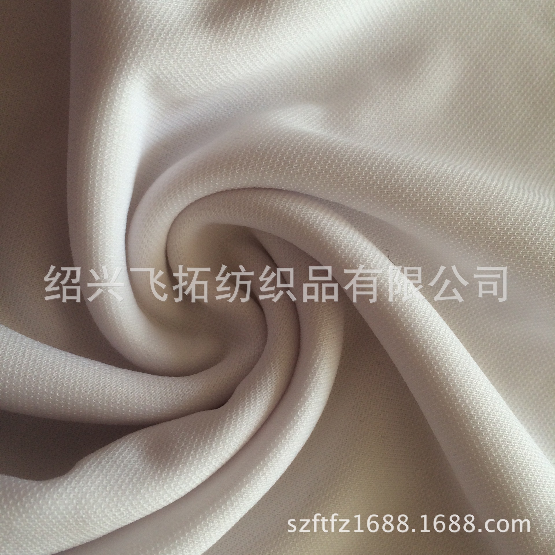 厂家直销 140gsm 全涤乱三路 供应各类TC TR CVC 涤棉面料