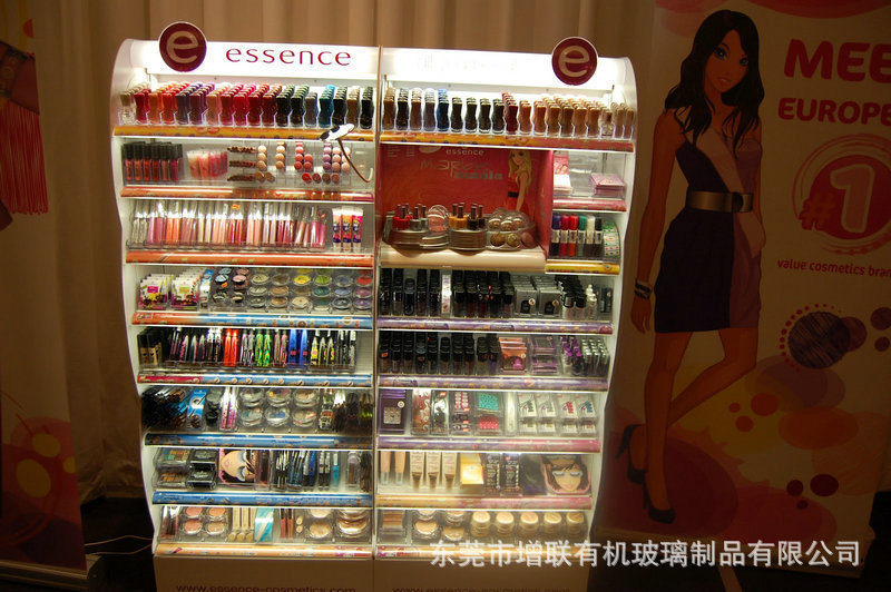 在广东如何选择化妆品展柜厂家？