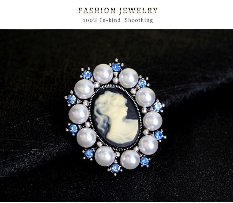 Vintage Beauty Head Brooch Pin Round Alloy Diamond Pearl Corsage Scarf Buckle display picture 3