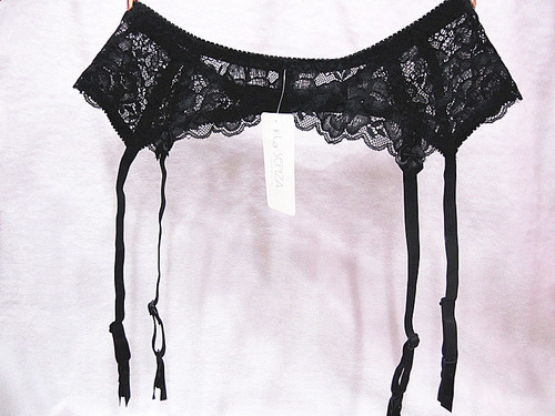 European and American-style garter belts for export—sexy black lace, split design with hooks—wholesale