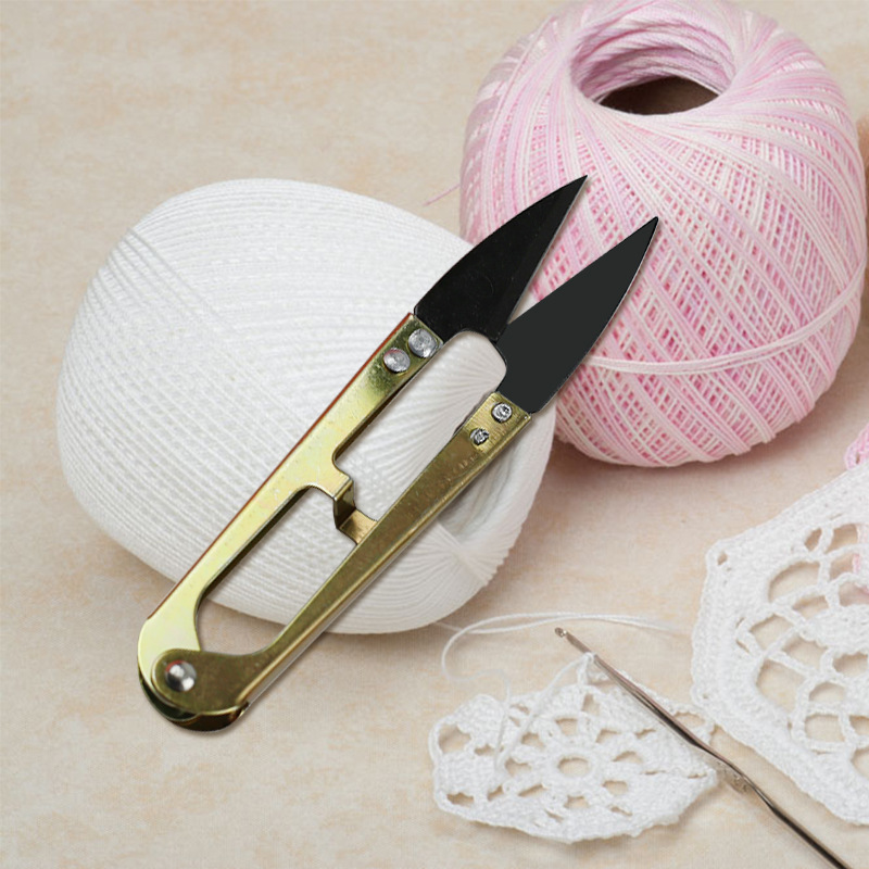厂家直销十字绣专用小剪刀 U型剪刀弹簧纱剪 菜刀王缝纫线头纱剪