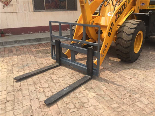 932装载机叉板3