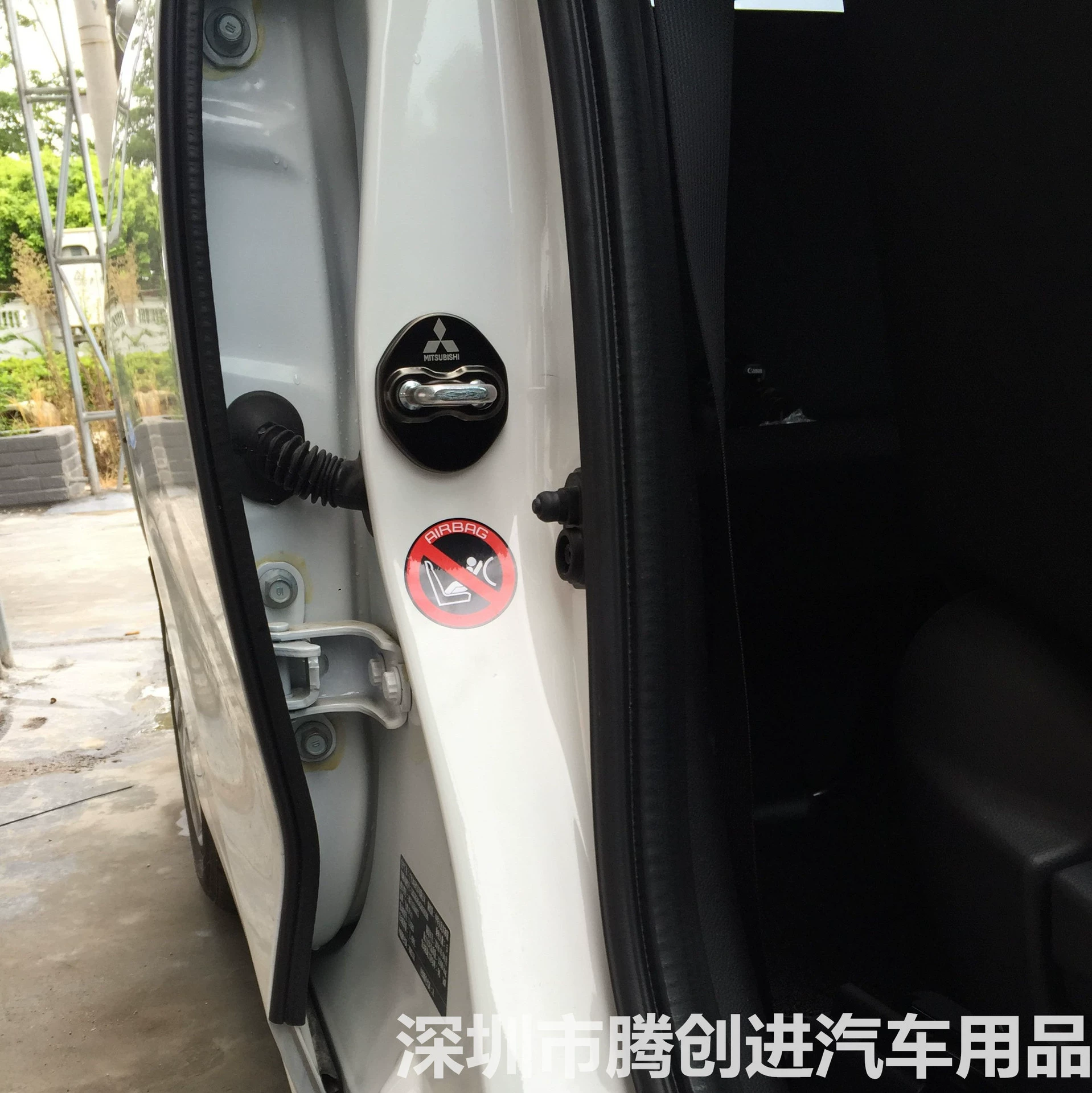 Подходит для крышки дверного замка Mitsubishi ASX Xin Jinxuan, крыла god Lanseo, защитной крышки дверного замка