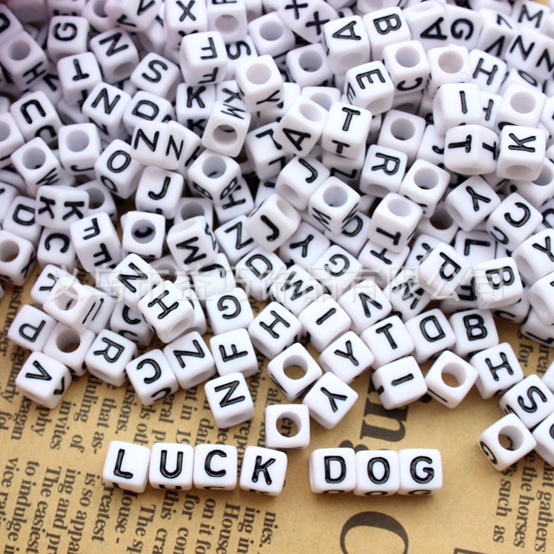 2方形亚克力白底黑字字母珠6mm