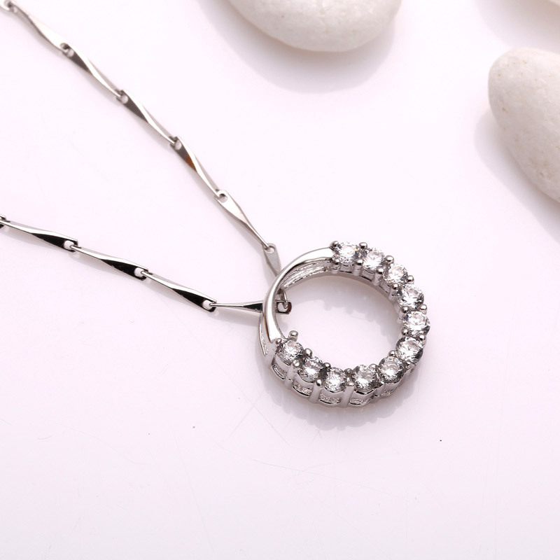 S925 collar de plata esterlina de las mujeres simple nicho de alto grado de diseño colgante de cadena de clavícula de lujo luz verano 2023 Nuevo