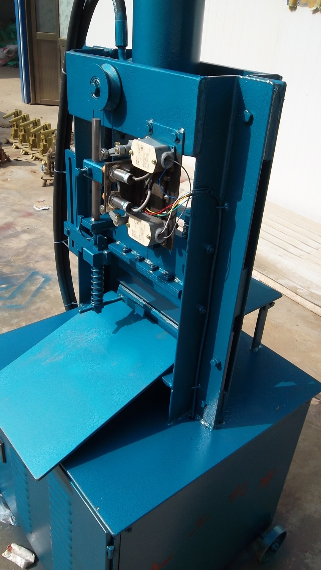 石机_邢台精浩机械 液压劈石机 岩石切石机 斩