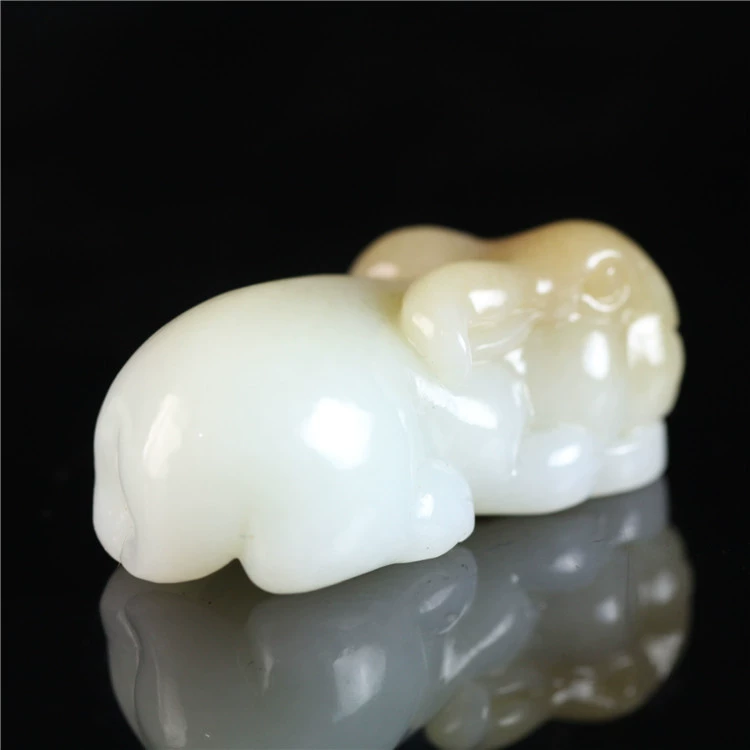 Pendant white jade, rabbit from Khotan district