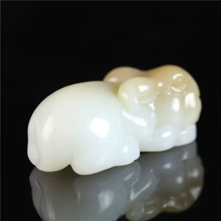 Pendant white jade, rabbit from Khotan district