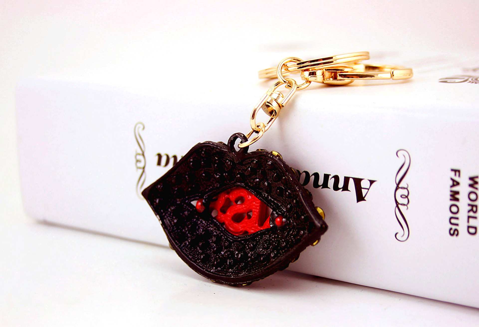 45g Weight Alloy, Metal Material Cartoon Pattern Unisex Gender Red, Black Color Korean Fashion Exquisite Sexy Red Lips Key Chain Pendant 8