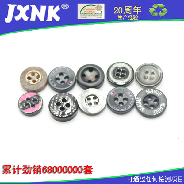 Factory direct high-quality plastic material four-eye button high-quality resin picking four-hole button quantity multi-price excellent