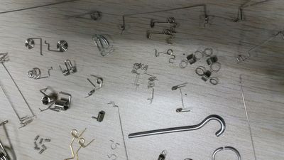深圳精密弹簧五金森飞达20年精密五金加工厂定制扭簧电池弹簧压缩|ru