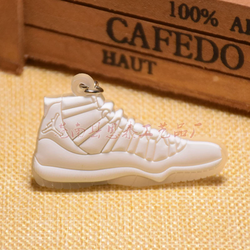Брелок (Air Jordan) миниатюрная кроссовка Jordan 11, мягкий PVC, 6×3.5 см, легкая коллекционная вещь