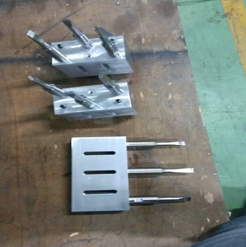 厂家供应文具超声波模具 加工超声波模具车充超声波模具