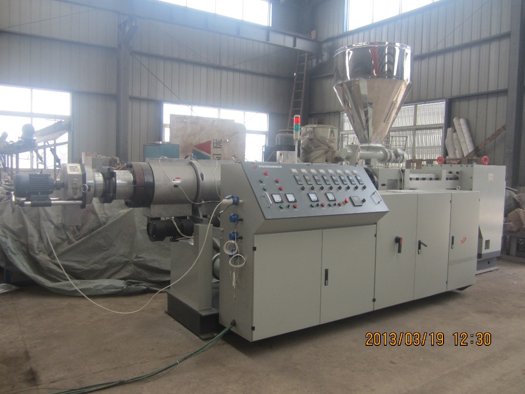 供应双螺杆挤出机，平行双螺杆挤出机，异向双螺杆挤出机，异向