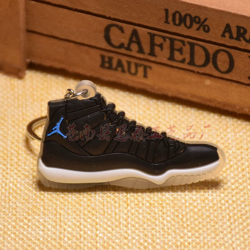 Брелок (Air Jordan) миниатюрная кроссовка Jordan 11, мягкий PVC, 6×3.5 см, легкая коллекционная вещь