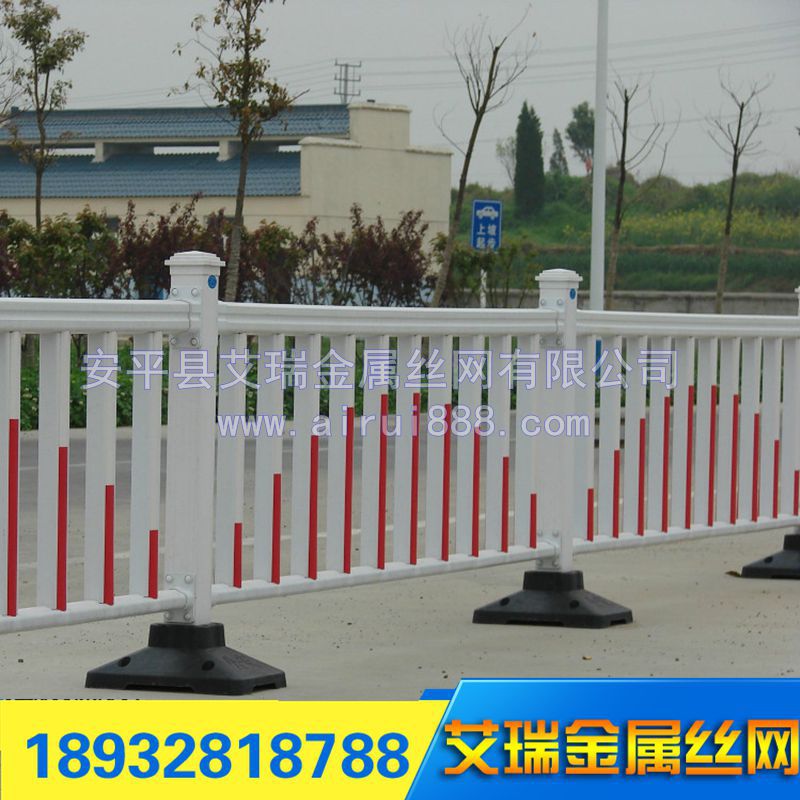 批发道路隔离护栏/市政护栏 高速公路波形护栏网