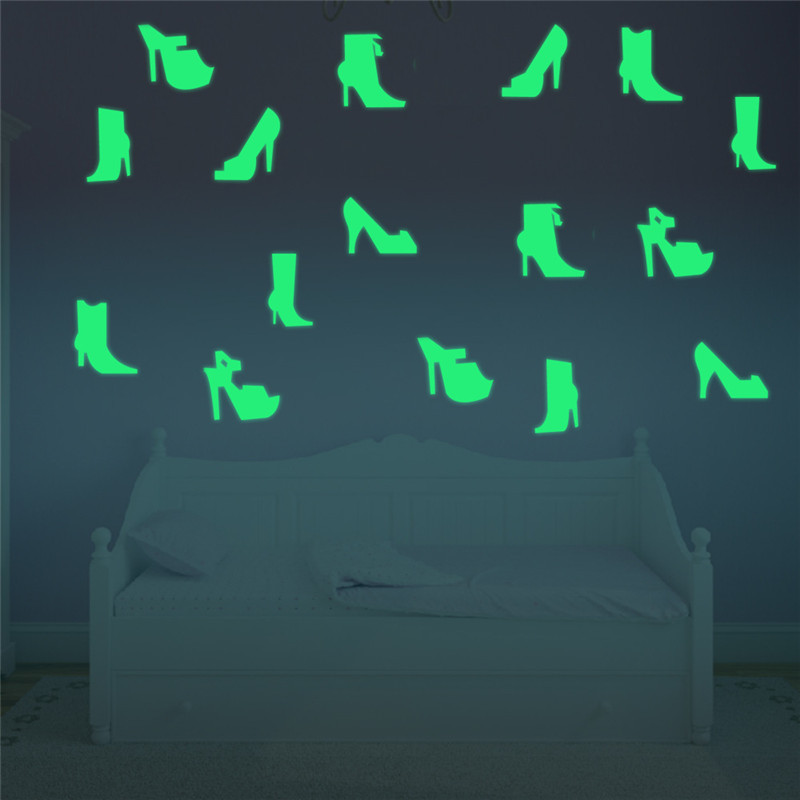 (Cross-border trading), children's high heels on wall, European style