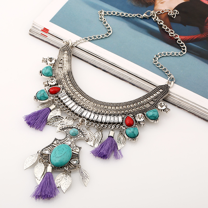 Retro Ethnic Style Geometric Alloy Tassel Inlay Artificial Diamond Resin Women's Necklace display picture 4