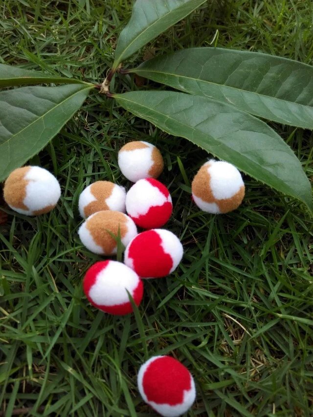 工廠自産高彈雙色毛球絨球各種規格的顏色毛球輔料