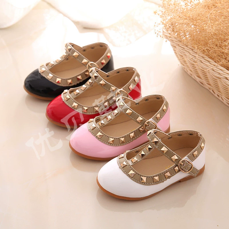 All Sizes 21-36 Girls Shoes New 2020Spring Children Shoes Girl Rivets Princess Flat Shoes T-tied Style Girls Summer Sandals Sandal for girl