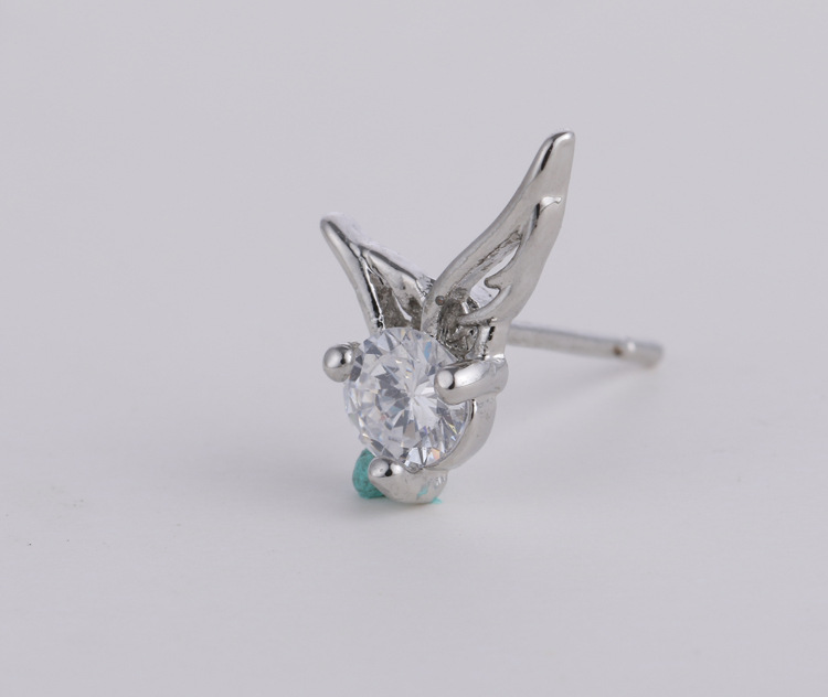 16G labret stud size and finish detail
