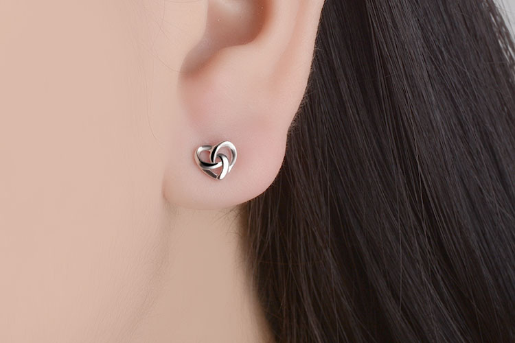 1 Pair Fashion Heart Shape Metal Plating Hollow Out Women's Ear Studs display picture 3