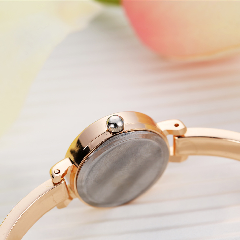 Simple Style Letter Folding Buckle Quartz Women's Watches display picture 4