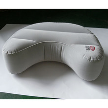 供应充气植绒PVC月牙形拉带坐垫枕瑜珈垫头枕弯枕