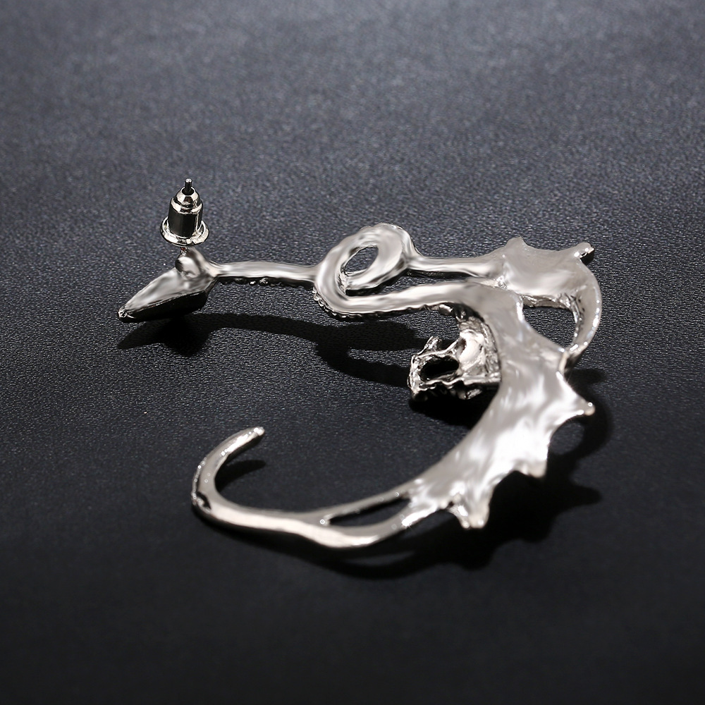 Exaggerated Dragon-shaped Hypoallergenic Ear Bone Clips display picture 7