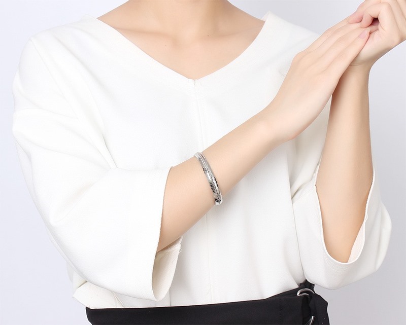 Style Simple Grain Bracelet Manchette Acier Inoxydable Bracelet Placage Acier Inoxydable Bracelets display picture 12