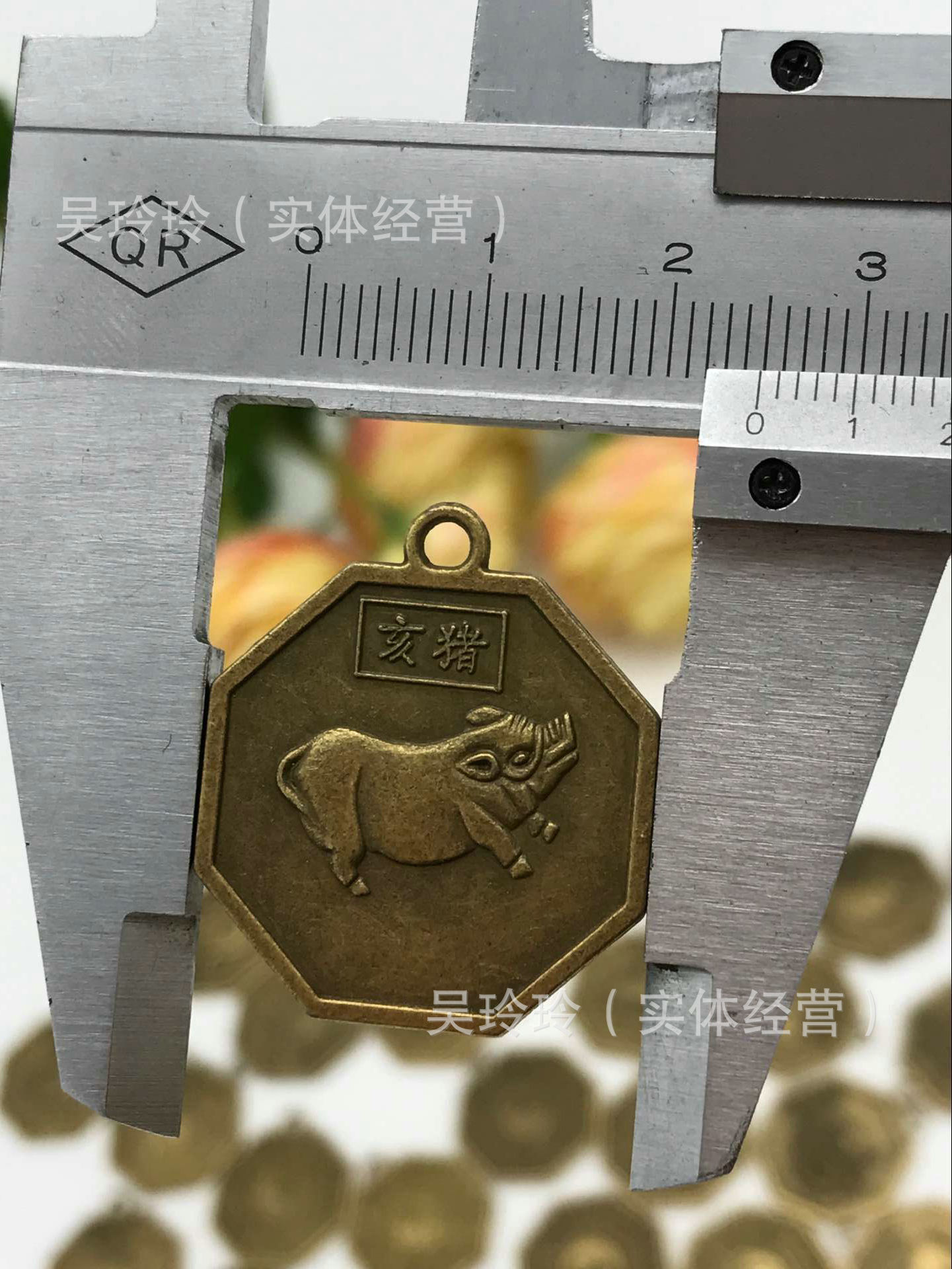 分两个款式 尺寸一样的就是图案不一样一个是太上老君八卦，一个