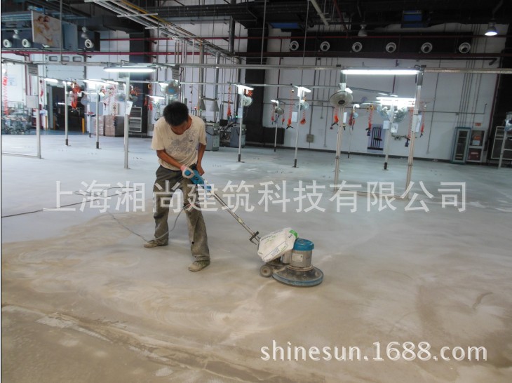 14对整体找平后的的找平层进行平整打磨