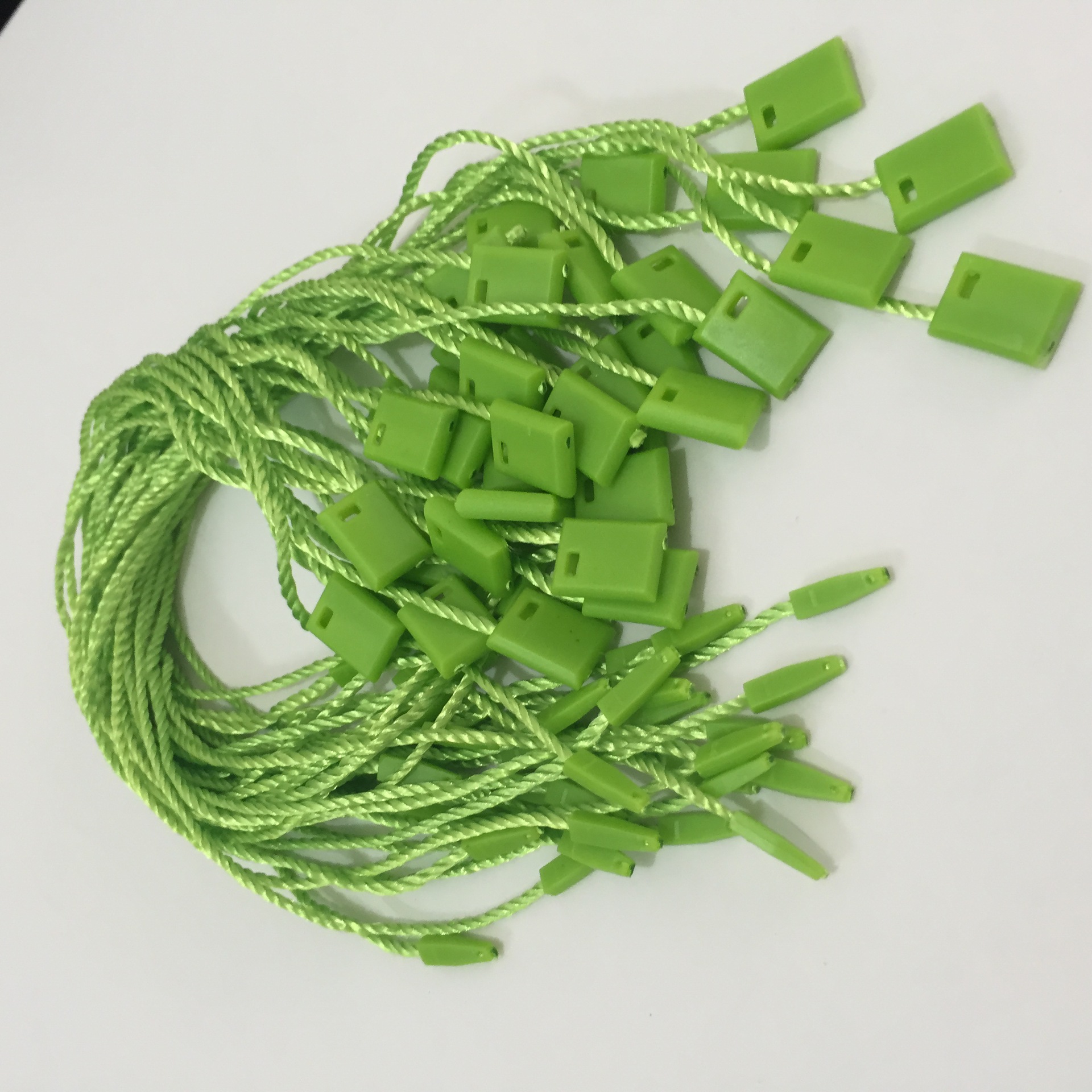 现货批发方形通用吊粒 小方块塑料吊粒 服装辅料挂绳-阿里巴巴