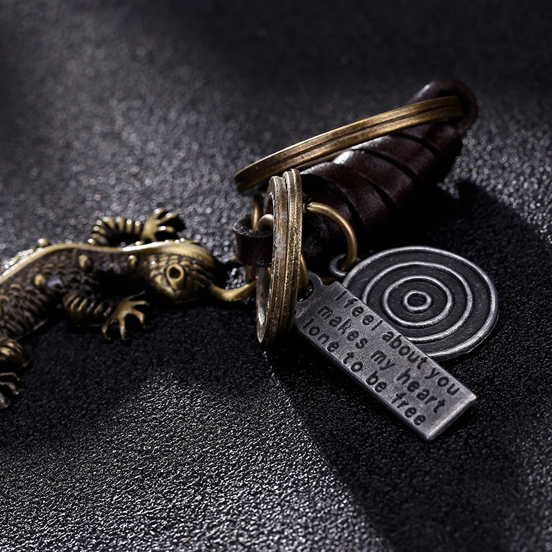 Retro gecko lizard leather keychain creative handwoven car key pendantpicture5