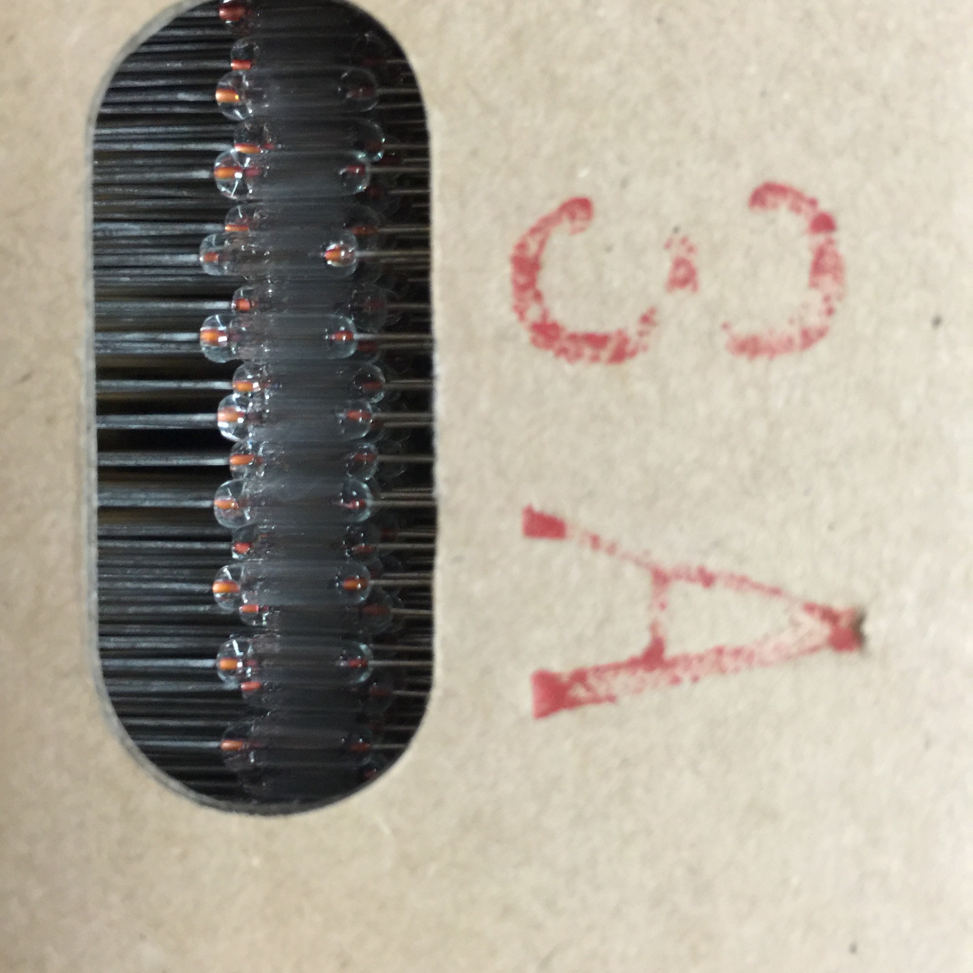 玻封全玻璃引线保险丝管3A250V（编带）一合3000个，一箱60000个