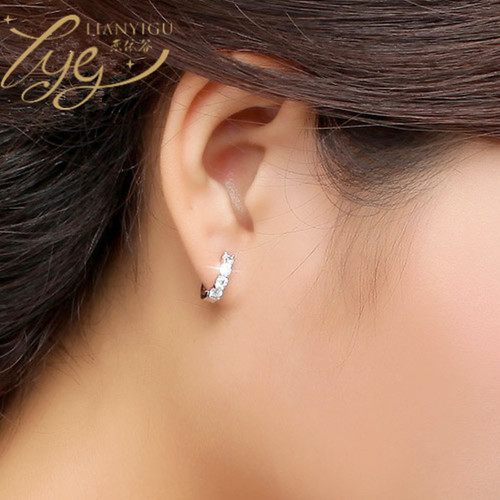 Hole Heart Earrings for Women - Single Row Diamond Circle Zirconia Stud Earrings - Elegant and Chilled Style High-end Earrings