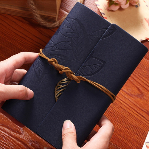 A6 leather-bound loose-leaf leaf notebook with strap notepad portable travel account book business records