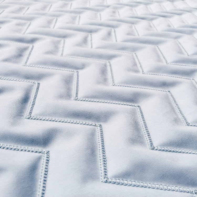 专业工厂 绗绣加工 电脑多头绣花绗缝裥棉 服装绗棉车线夹绵面料