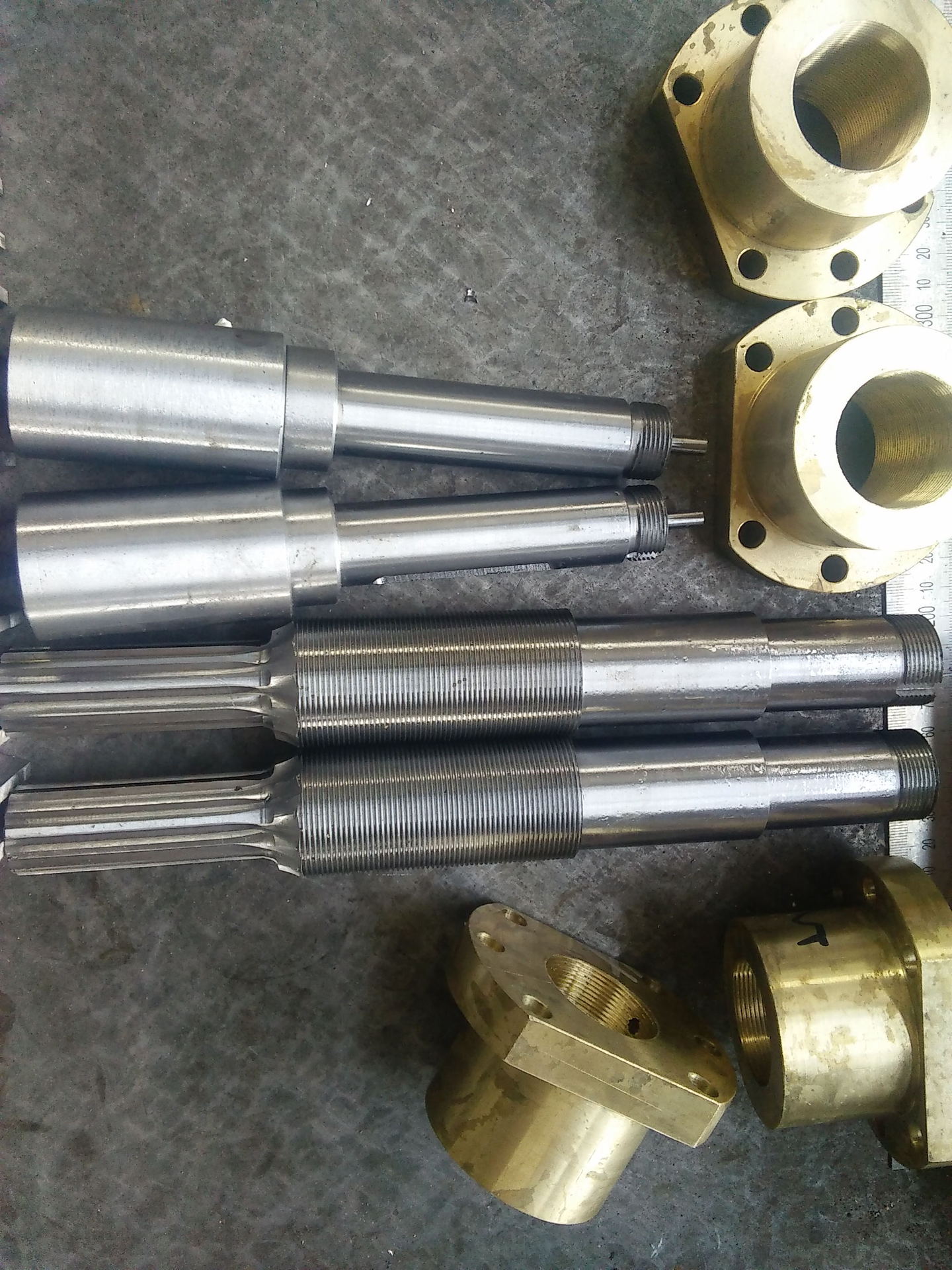 山东瑞尔特生产纸箱机械设备丝杆螺母 龙门铣丝杠 一件起订