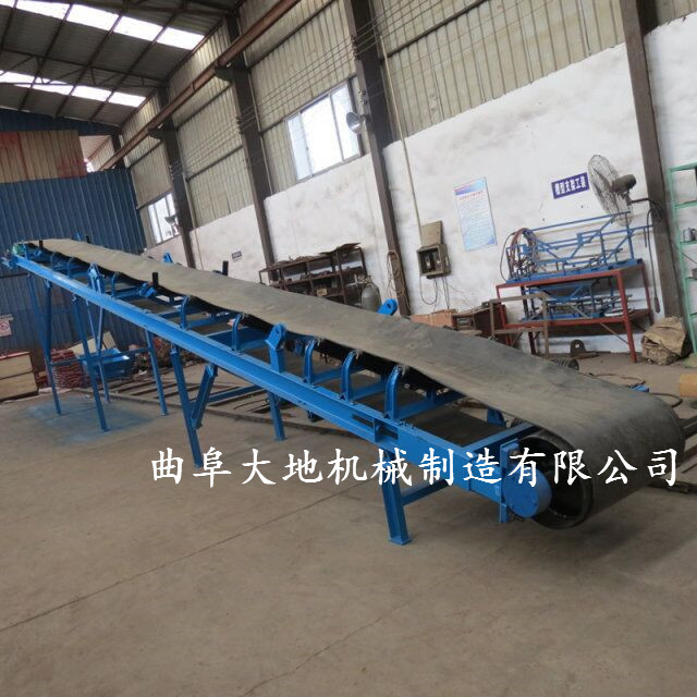 袋装石灰粉装车卸货用皮带机 波纹裙边挡板式皮带输送机