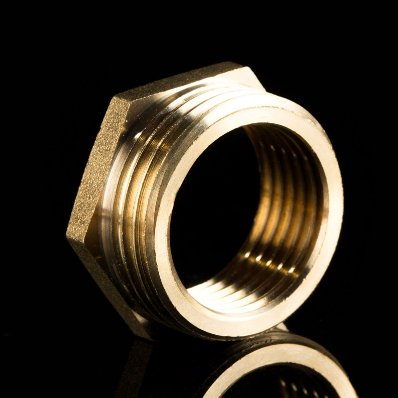 Производитель продает в наличии утолщенные медные фитинги с полным резьбовым соединением, изготовленные из цельной меди, для водопроводных труб, от 100 штук.