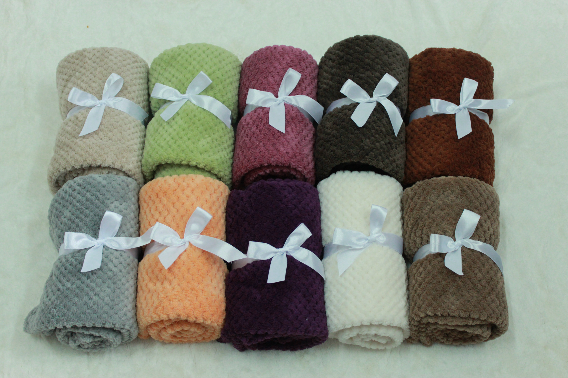 Supply Small Size Pineapple Grid Mesh Blanket Beibei Velvet Blanket Blanket Summer