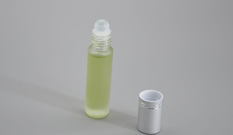 Mugwort Essential Oil 10ML Ai Ye Massage Oil for Moxibustion Support and Topical Use specifications
