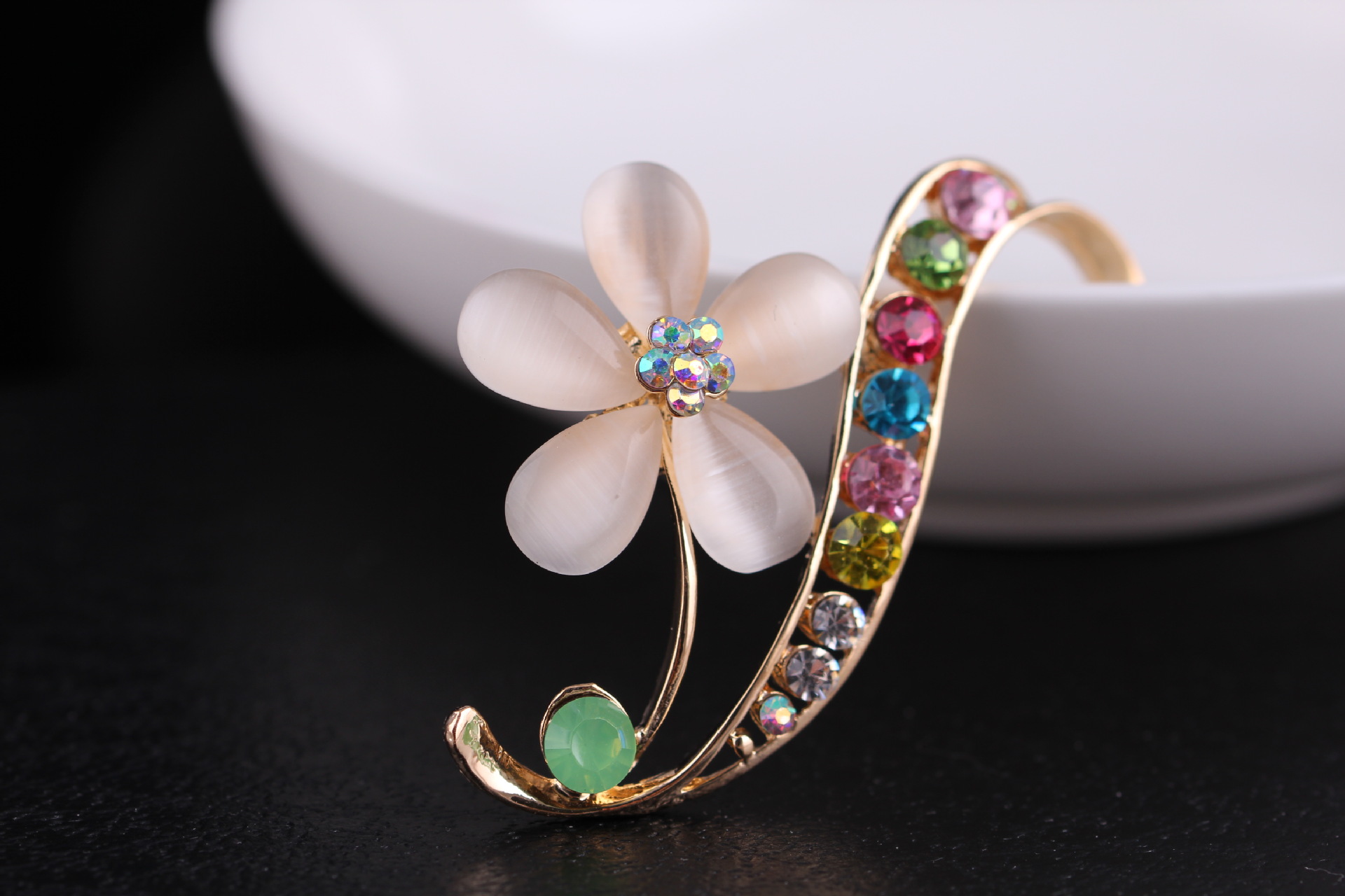 Neue Koreanische stil mode einfache katzenauge stein brosche wasser diamant corsage modische frauen pin_voghion.com