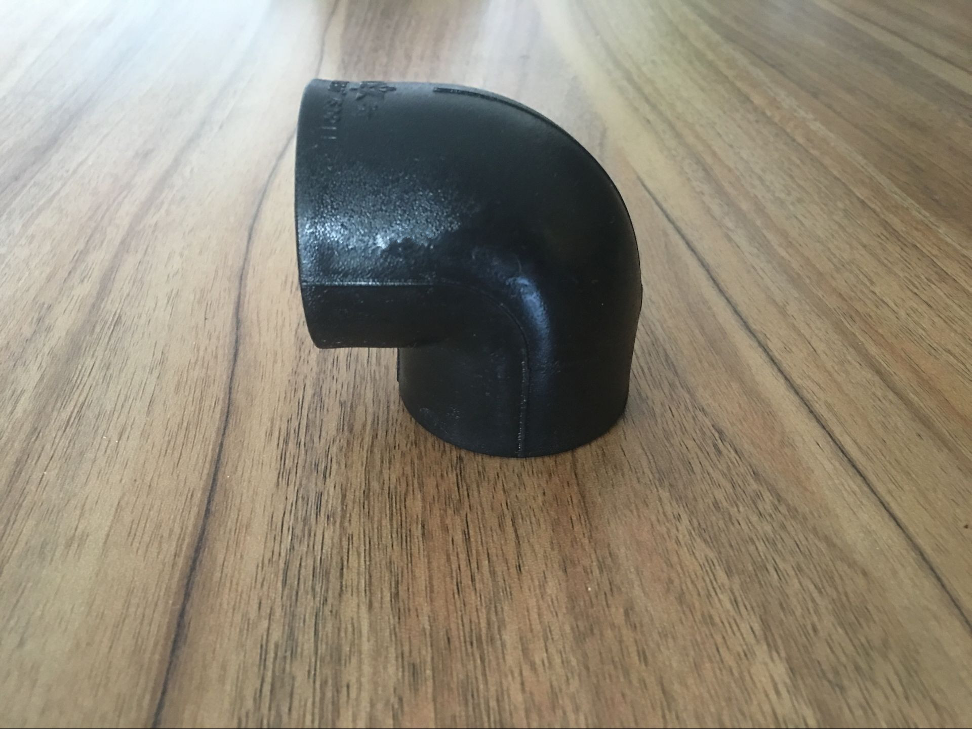 厂家直销PE注塑90度弯头 承插及对接PE管管件弯头 各式规格定制