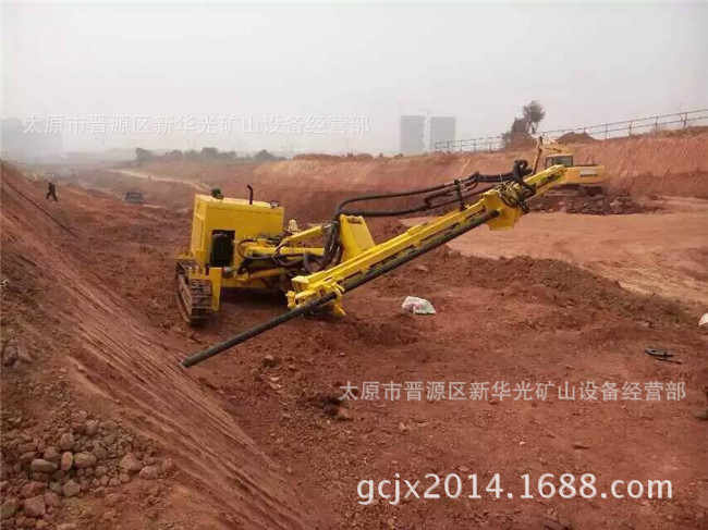 履带式潜孔钻车