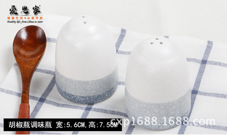 The factory wholesals two types of Japanese creative seasoning jars and pepper bottles for export to Japan. There are two types of porcelain tableware available for selection pic 4