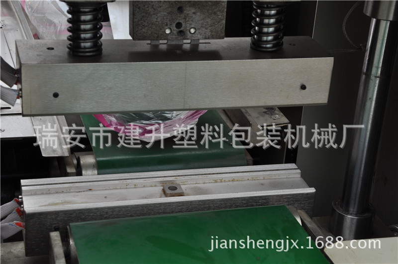 一次性口杯自动点数包装机（可包装PE膜） 塑料制品包装机