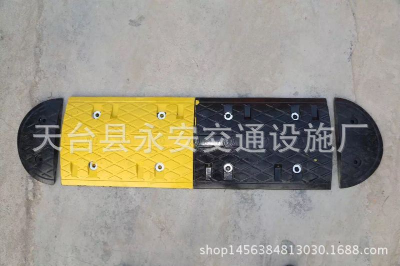 350*1000*45道路缓冲带垫 菱形橡胶减速带 减速垄 减速板路拱