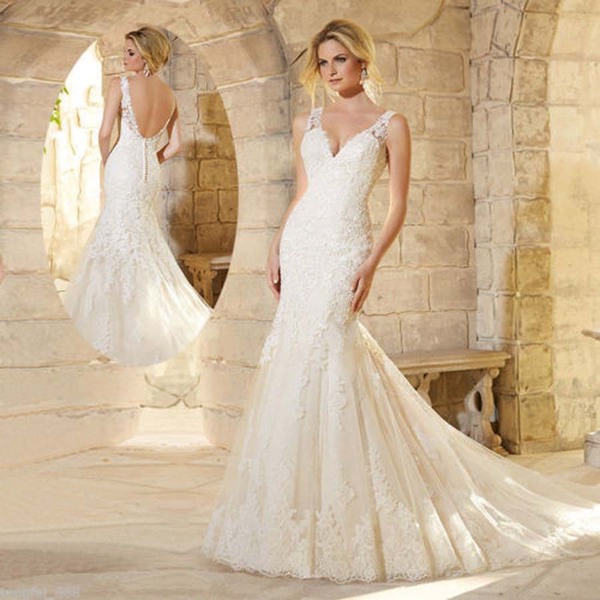 New lace deep V collar and tail wedding gown